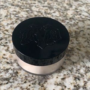 Kat Von D setting powder in translucent